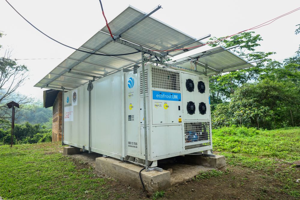 Side view of the cold room showing its refrigeration unit beneath the solar panels